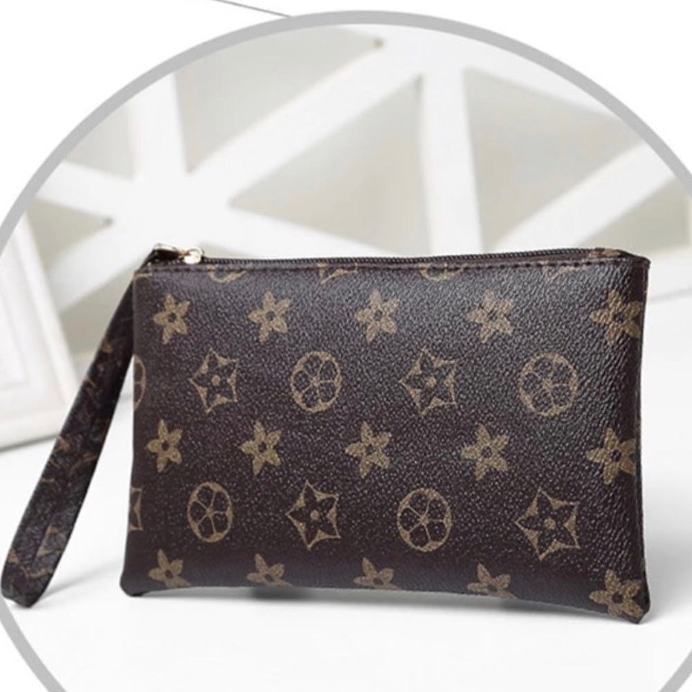 Super Cute Clutch Purse 🌸